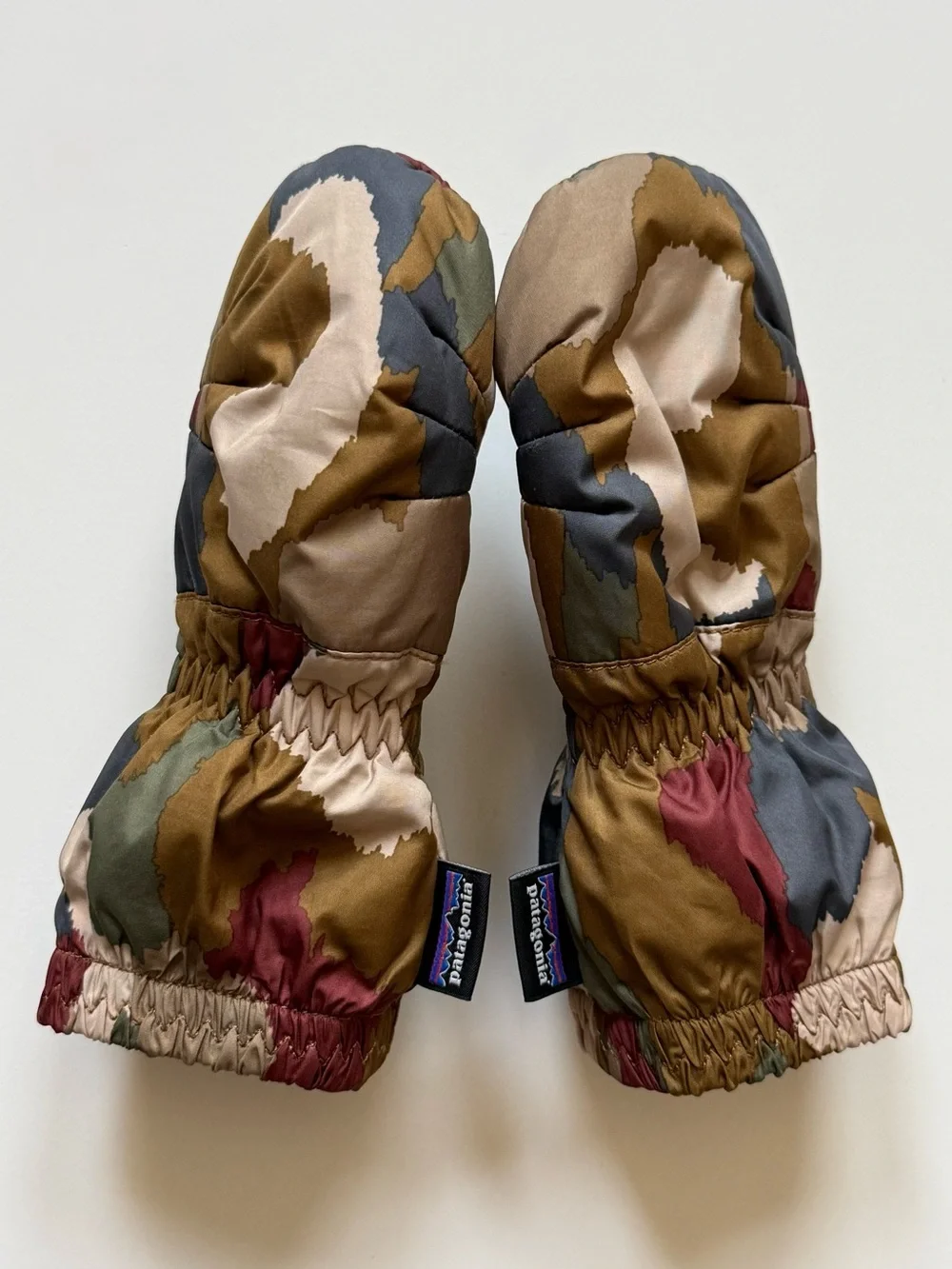 Patagonia Babys Puff Mittens, Camouflage - Size 6-12M